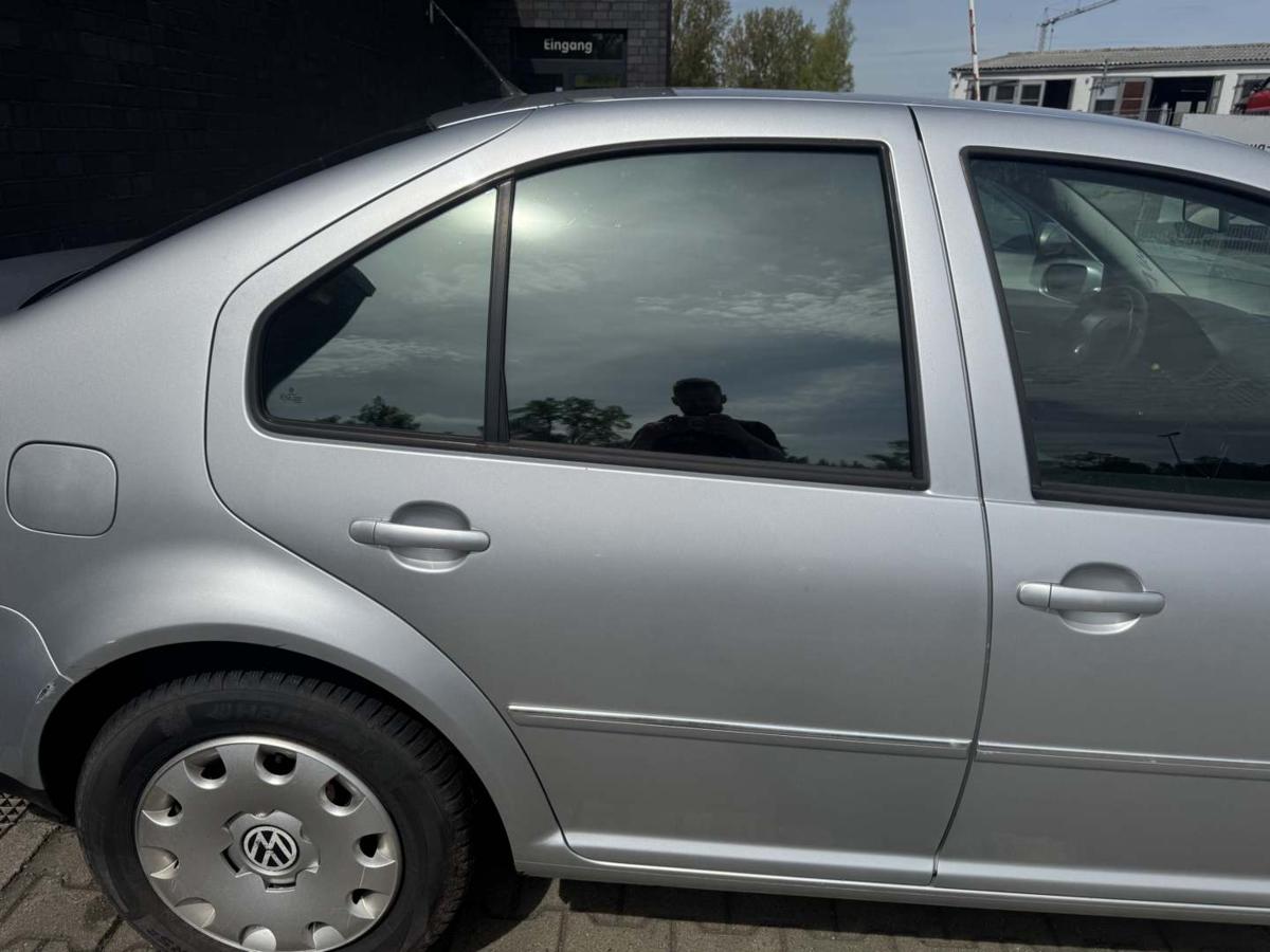 VW Bora original T&uuml;r hinten rechts LA7W Reflexsilber Limousine Rohbau Bj.2002